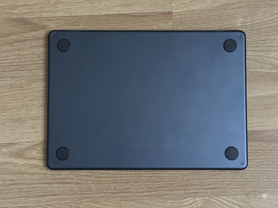 Apple Macbook Air 2022, procesor M2 defect pentru piese sau recarosare