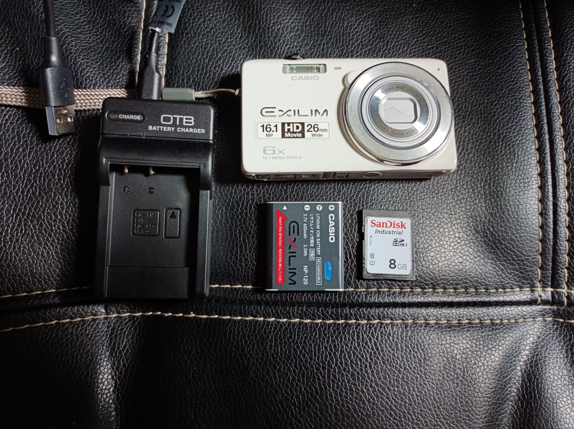 Aparat foto Casio EX-Z820 16.1 MP