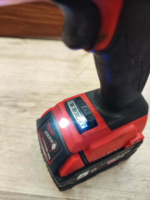 Pistol de impact 2100 Nm Milwaukee M18 ONEFHIWF 1/2