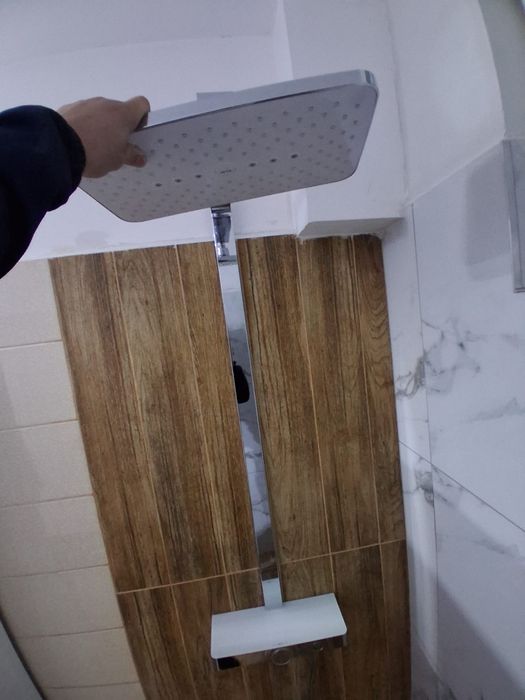 Baterie cu coloana pentru dus