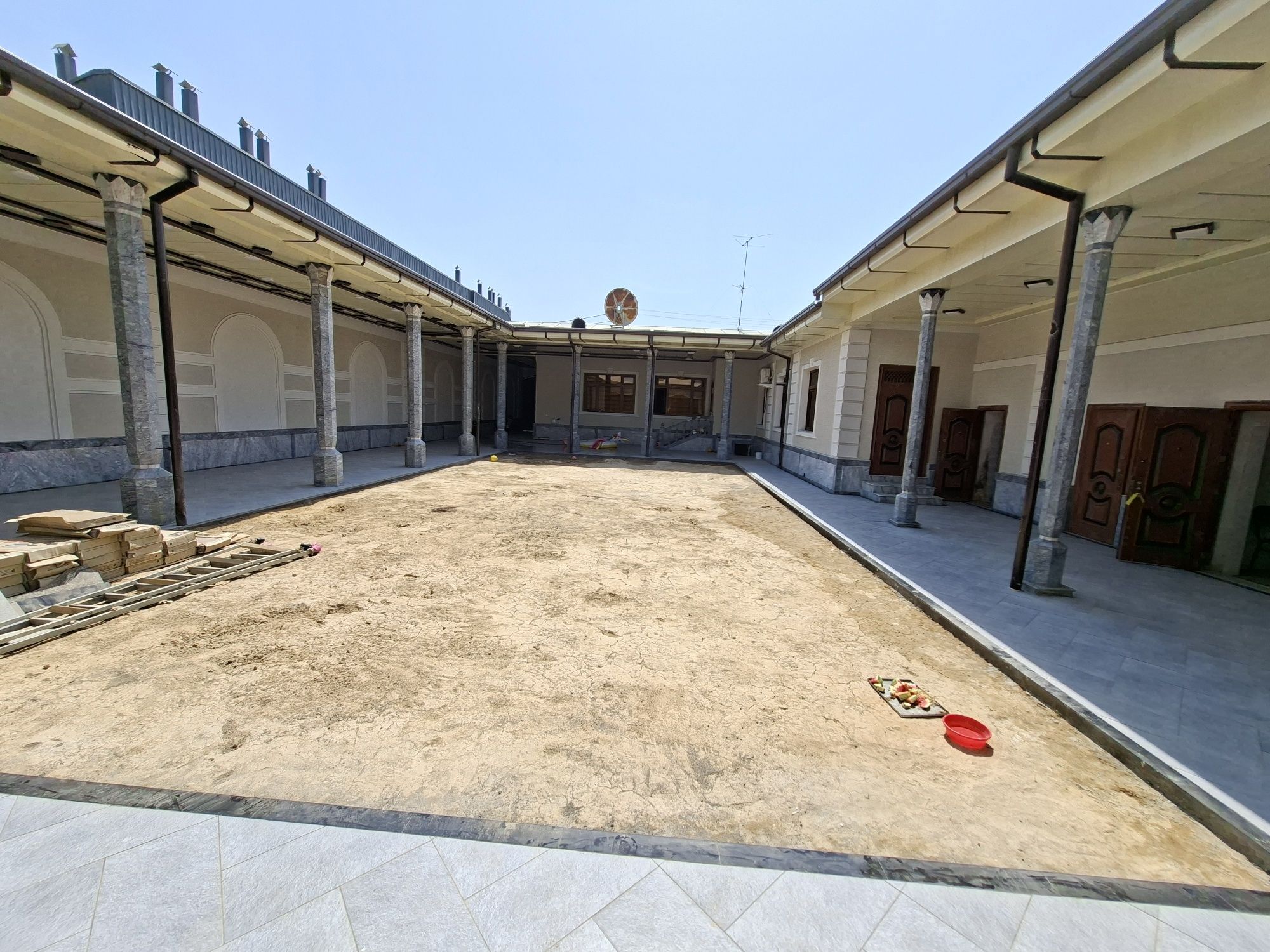 Uchastka sotiladi