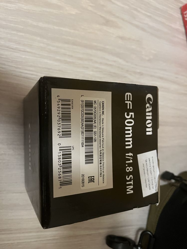 Canon EOS 100 D + допълнителен обектив + статив + чанта