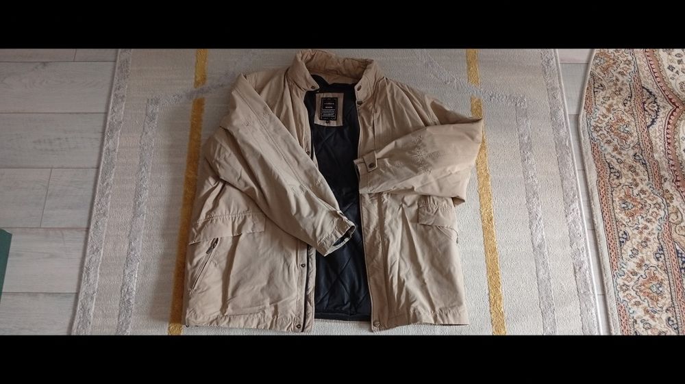 Продам мужскую куртку с подкладком.