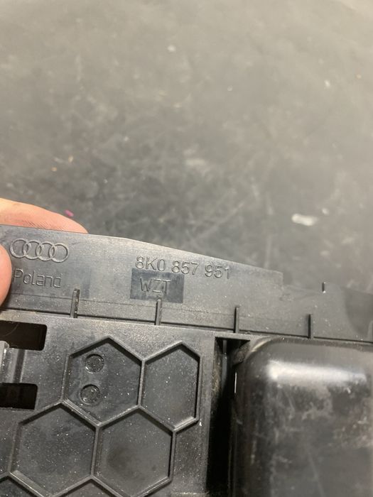 Scrumiera Audi A5 8T A4 B8 8K0857951