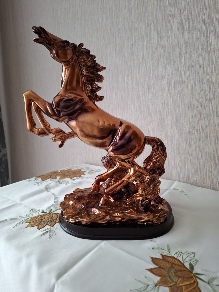 Продам сувенир " Конь"