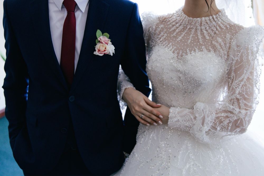 Продаю платье свадебное так как занимает место в шкафу