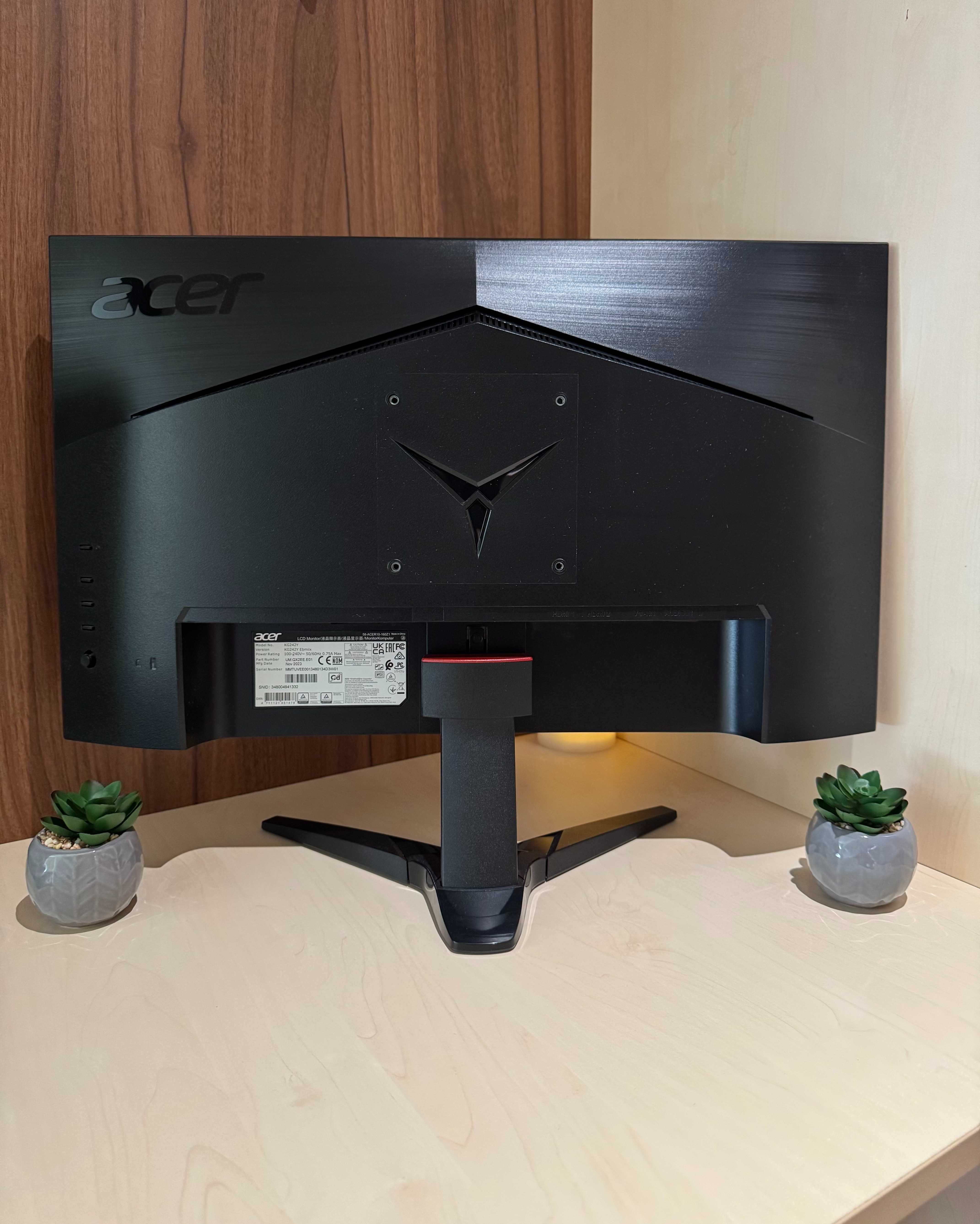 Два геймърски монитора AOC 24G2W1G4 и Acer KG242Y E