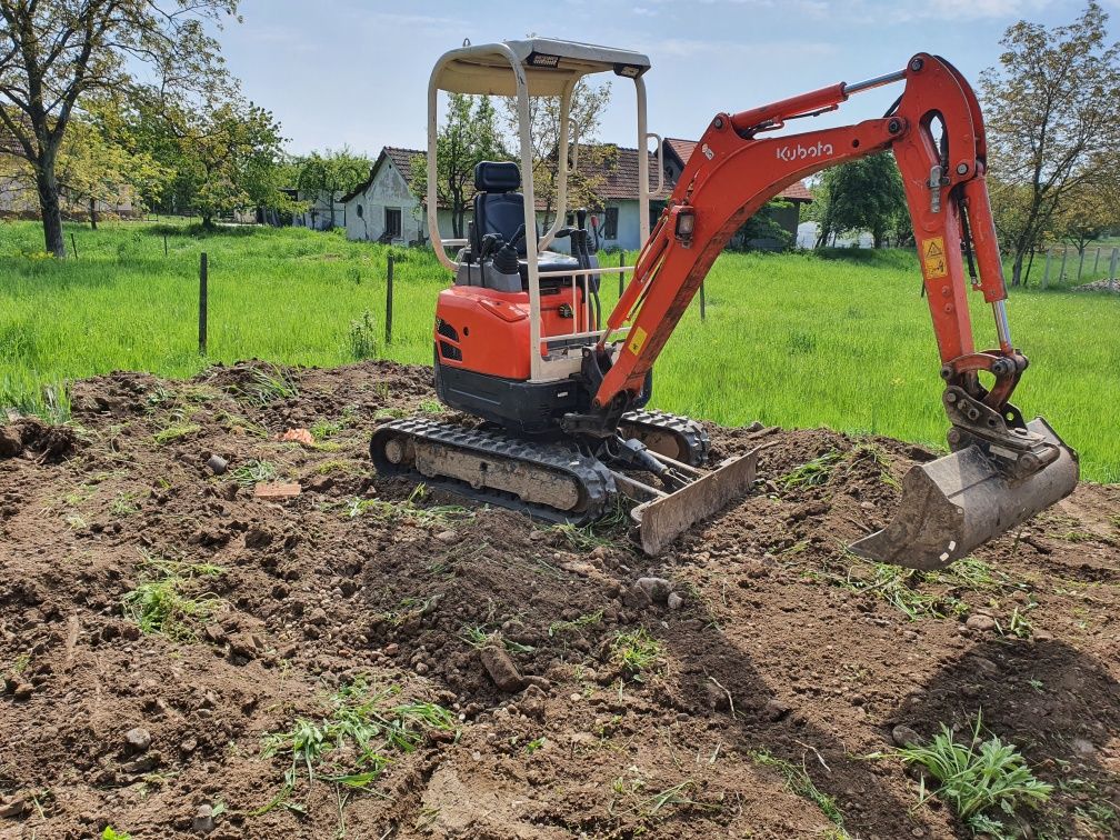 Miniexcavator de închiriat și transport basculabil