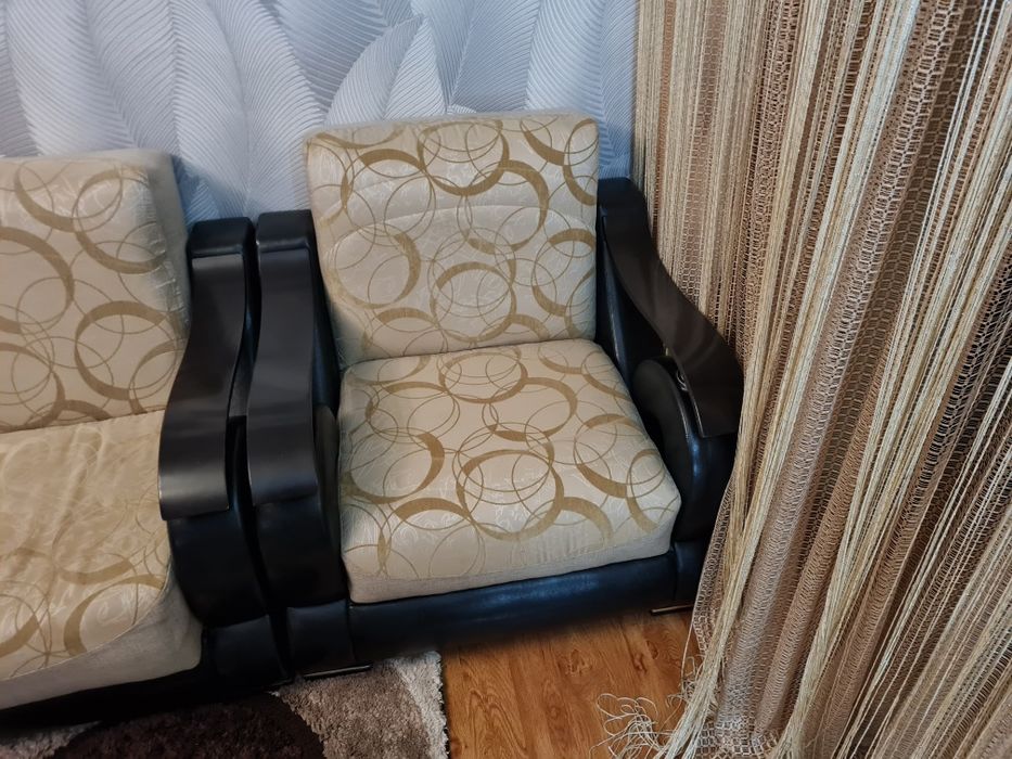 Продается мягкая мебель в хорошем состоянии. Диван и два кресла.