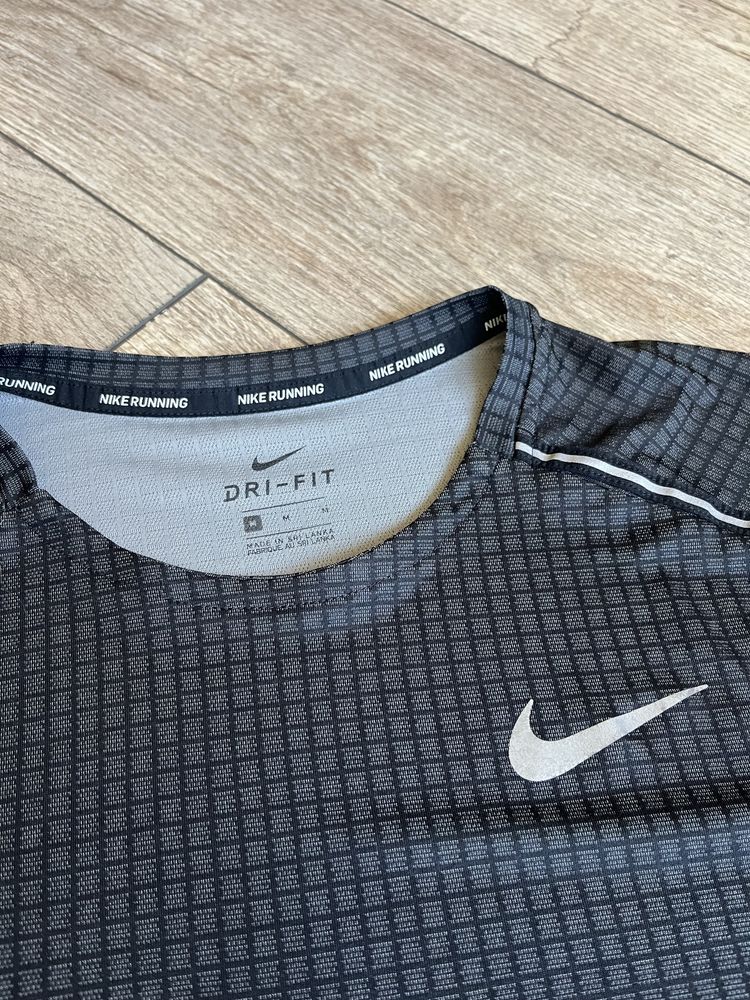 NIKE Dri-Fit Running - размер M / Оригинал