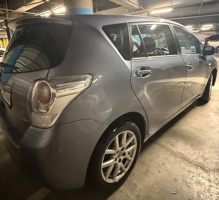 Toyota Verso 2.0 D-4D • 2009 • 7 места • Отлично състояние