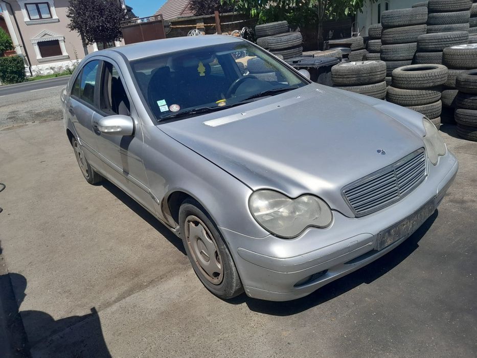 Fata completa Mercedes C-Class w203 (bara,capota,far,aripi,trager)