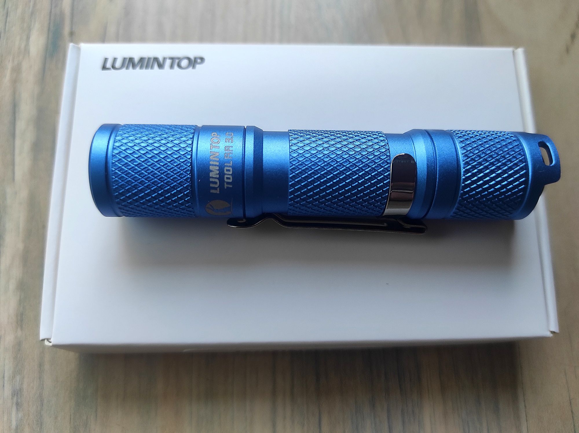 EDC фенерче Lumintop Tool AA 3.0-Blue, 900 лумена