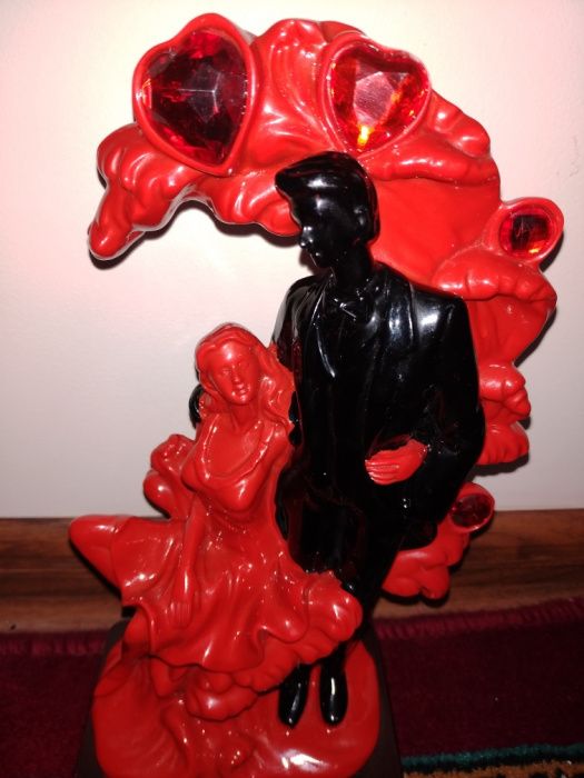 Продается красивые и романтический сувенир статуэтка