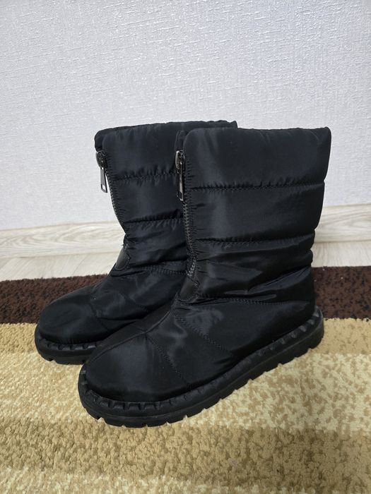 Продам угги зимние, очень тёплые в идеальном состоянии.