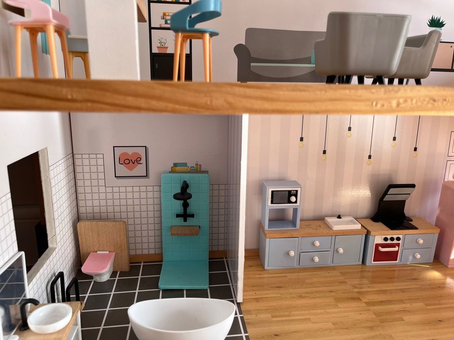 Дървена къща за кукли