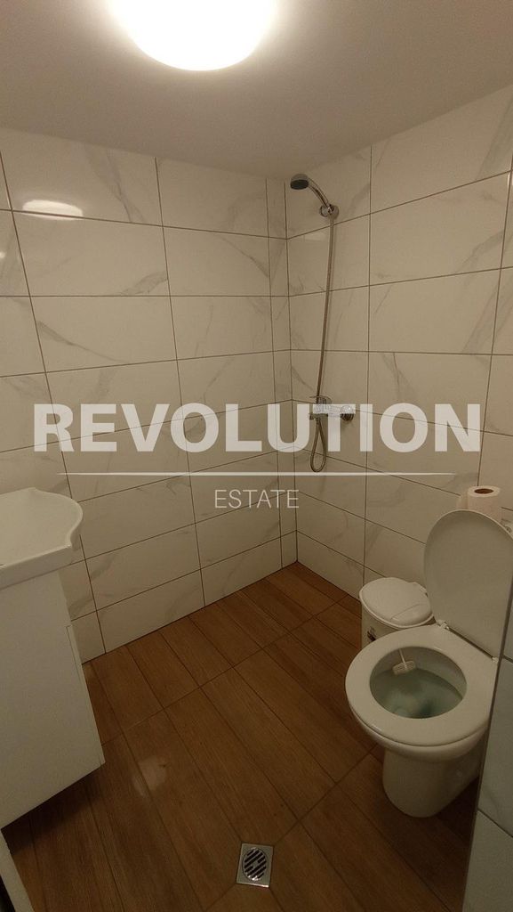 Дава се под наем Етаж от къща в Варна, Колхозен пазар - 60 кв.м за 450 € - Снимка #8