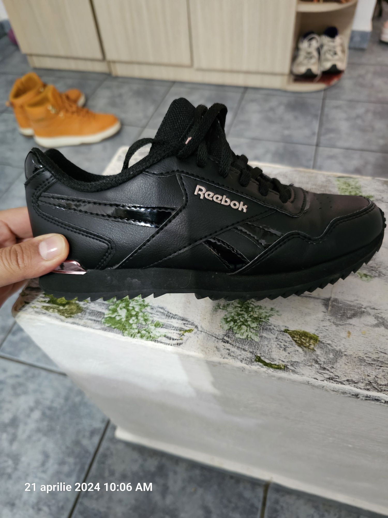 Vând Reebok 80 de lei