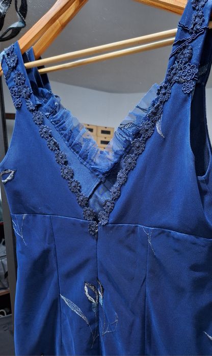 Vând rochie din dantelă, albastră, mărimea 38-40