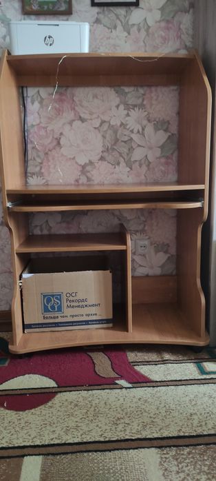 Продам компьютерный стол