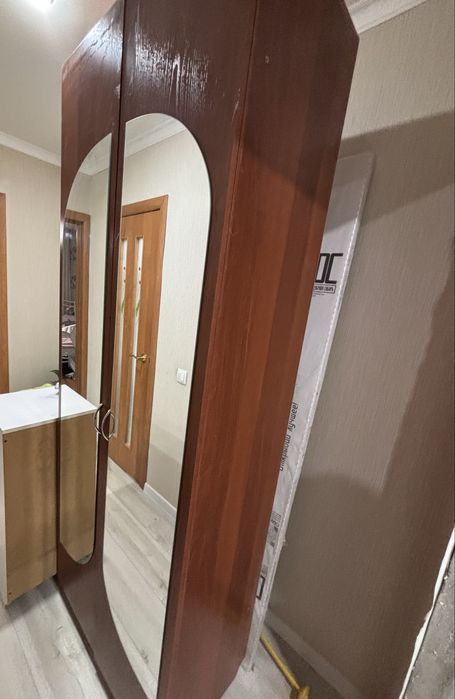 Шкаф плательный с зеркалом