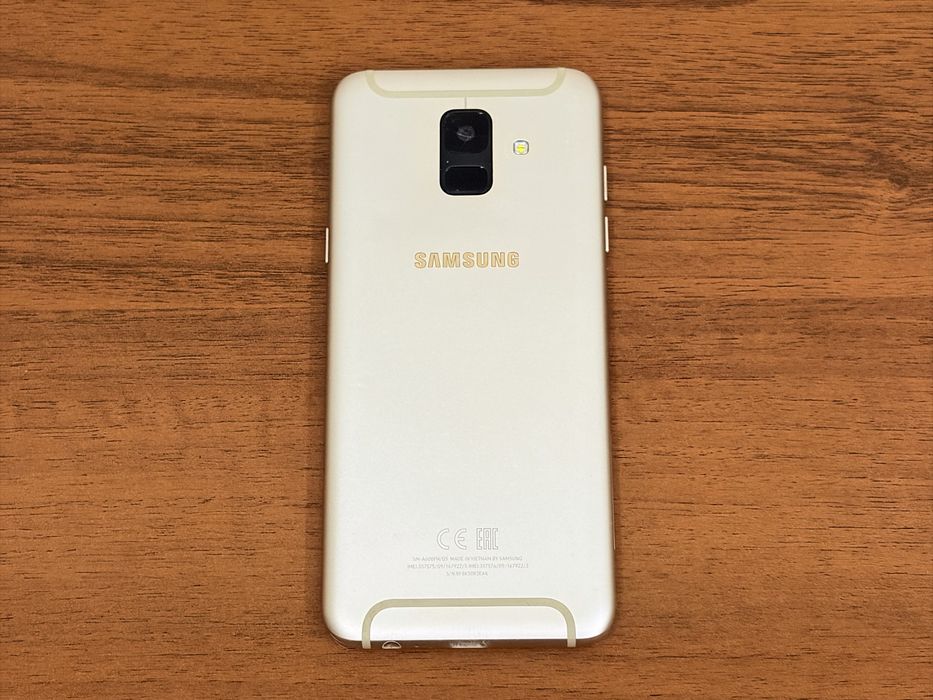 Samsung A6 в хорошем состоянии