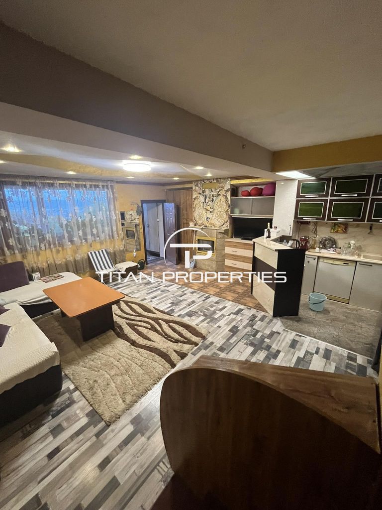 Дава се под наем Къща в Варна, Левски - 150 кв.м за 800 € - Снимка #1