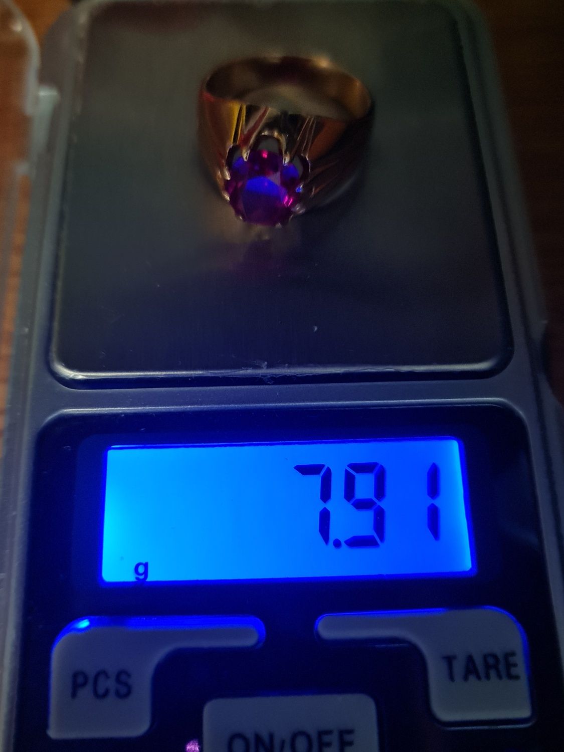 Золотое советское кольцо с рубином 583 пробы