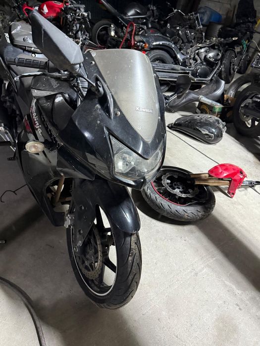 Dezmembrez kawasaki ninja 250 an 2011 motor functional