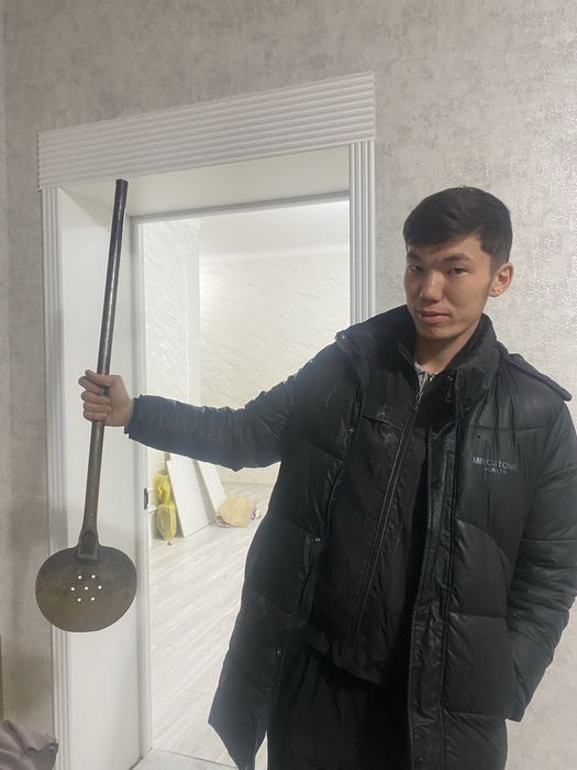 Куртка ішіндегі жігітімен қосылып сатылады