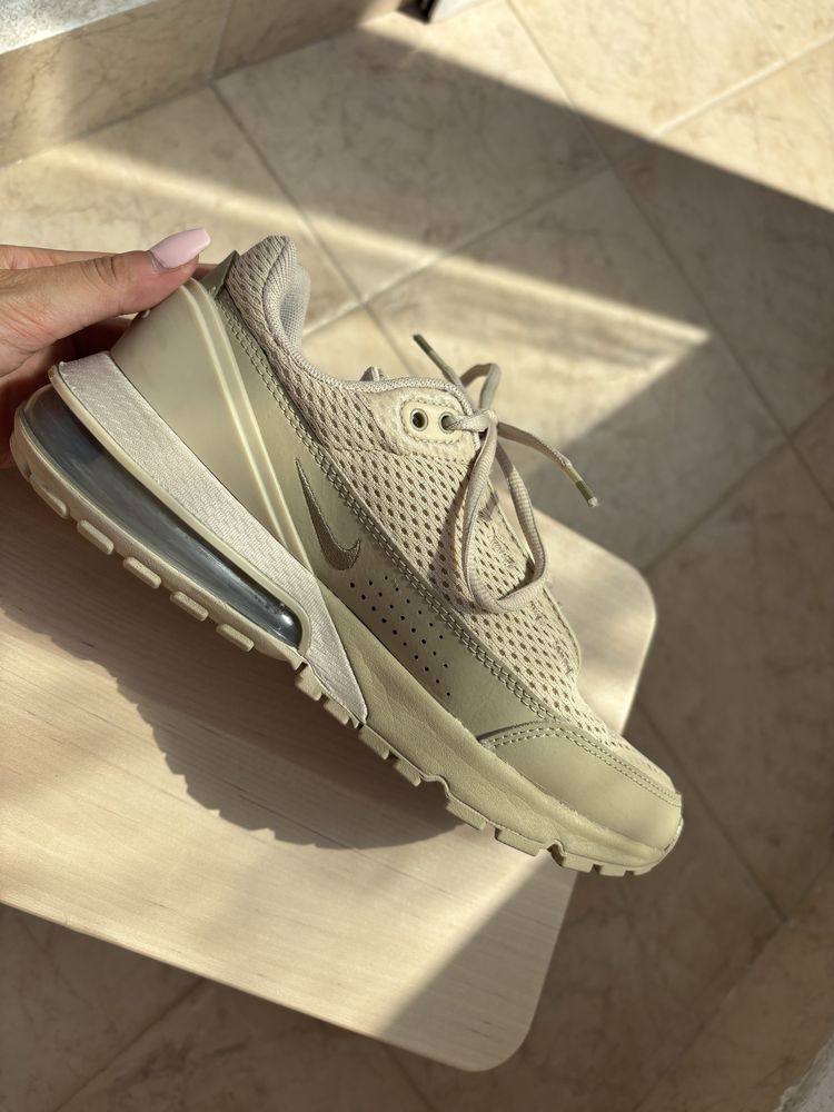 Чисто нови спортни маратонки Nike