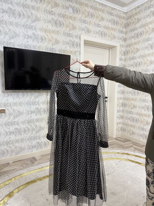 Вечернее черное платье в горошек