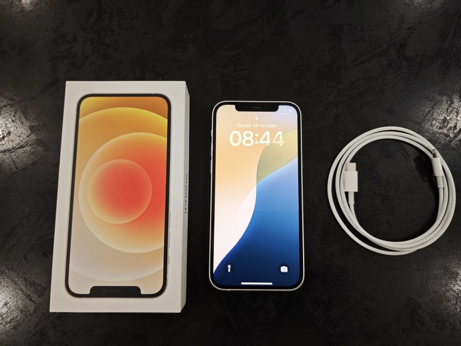 Смартфон Apple iPhone 12 (белый) на 64Gb