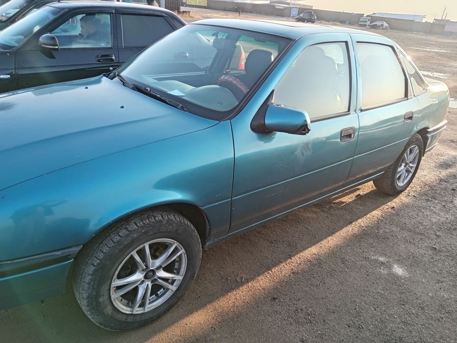 Опел векра. Автомат коробка. Об 1.8