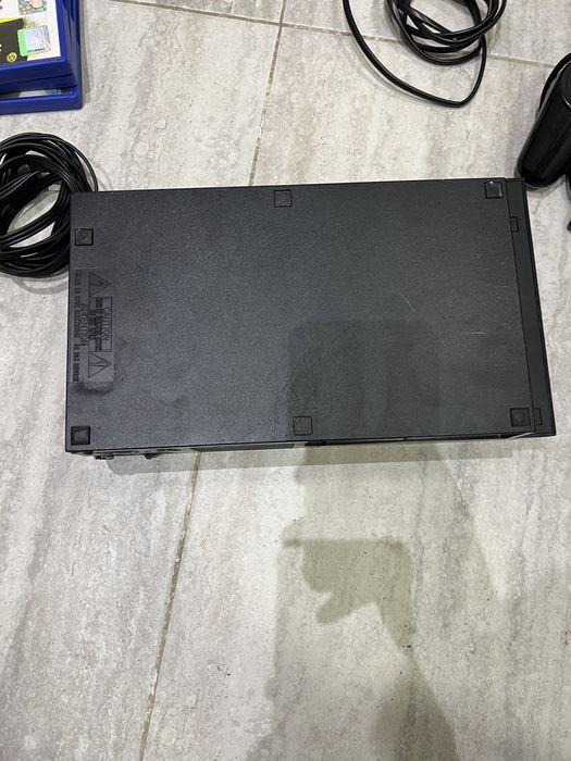 Playstation 2 с джойстик и 3 игри