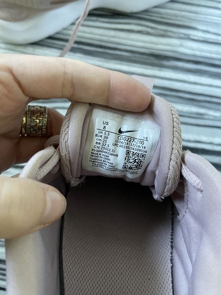 Маратонки на NIKE