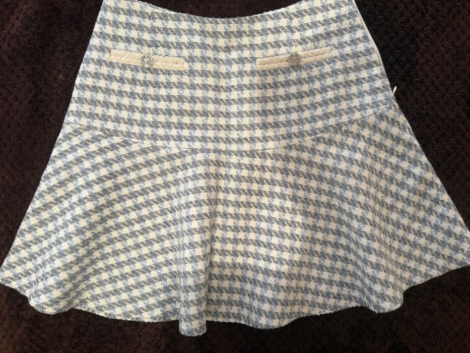 Юбка твидовая в идеальном состоянии новая без этикетки …………………………………..