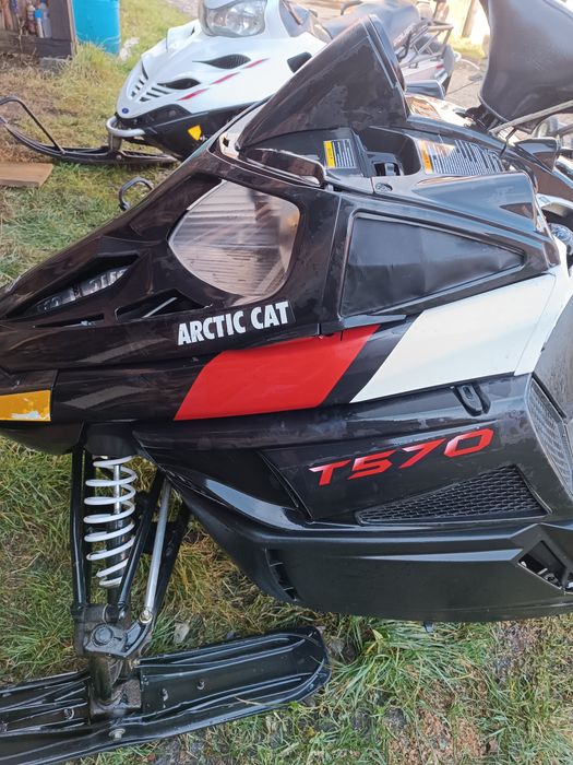 Arctic Cat 570 snowmobile