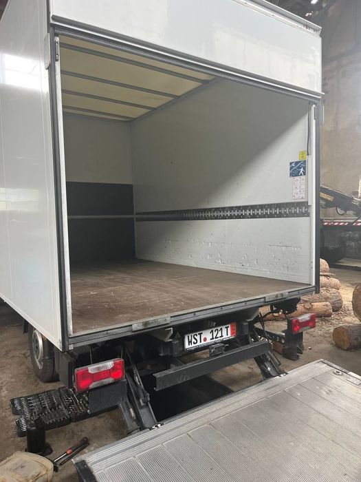 Падащ борд Palfinger и фургон Iveco Daily 35S18