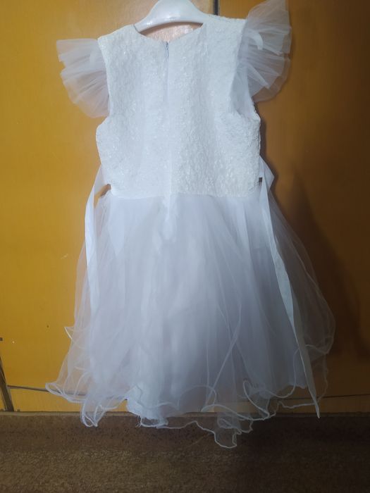 Нарядные платья на 4-5 лет