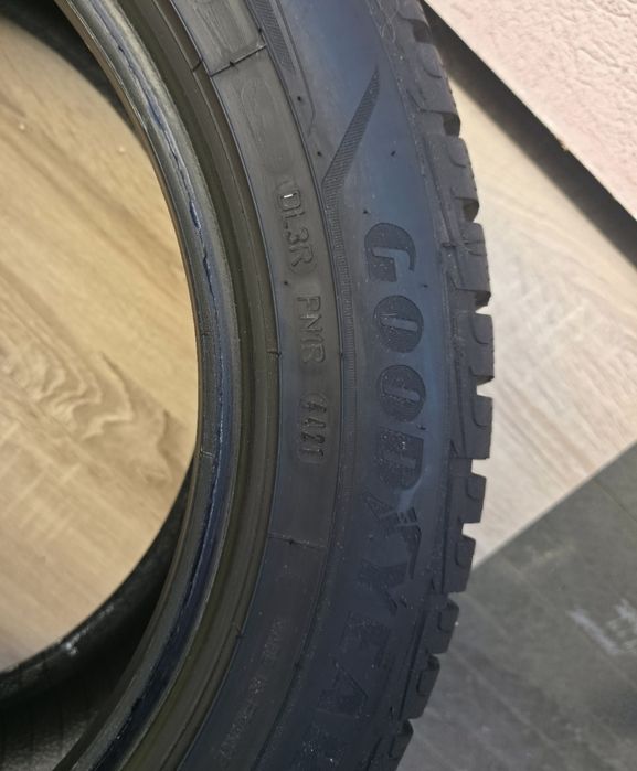 4 бр. зимни гуми
GOODYEAR UltraGrip Performance Plus 215/55R17 97V
