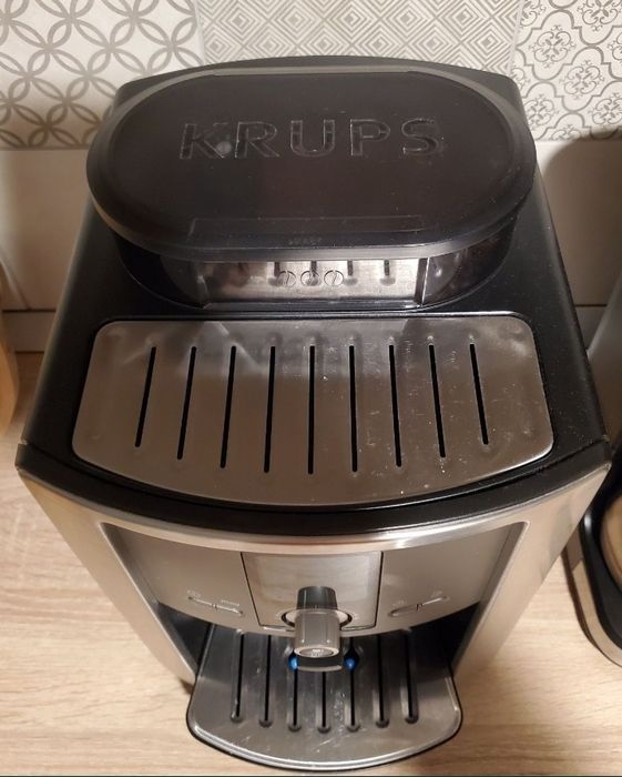 Espressor automat Krups model EA 8050