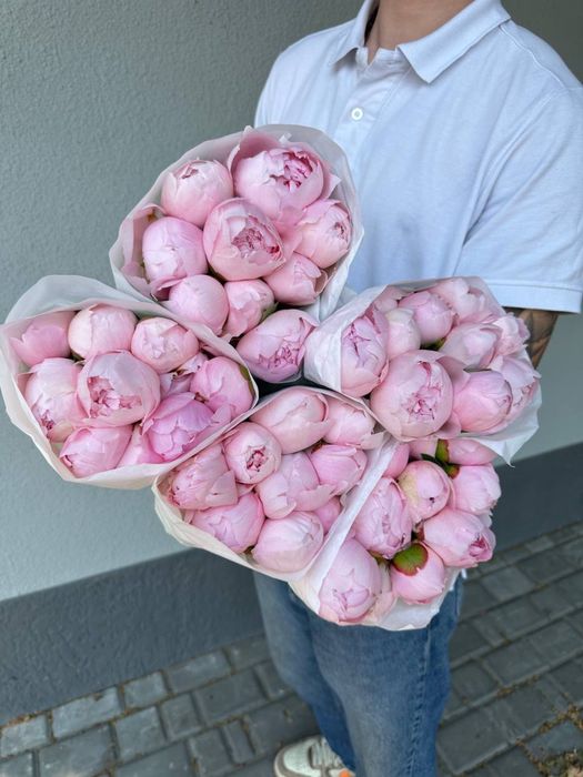 Доставка цветов,букет пионов,букет роз,тюльпаны