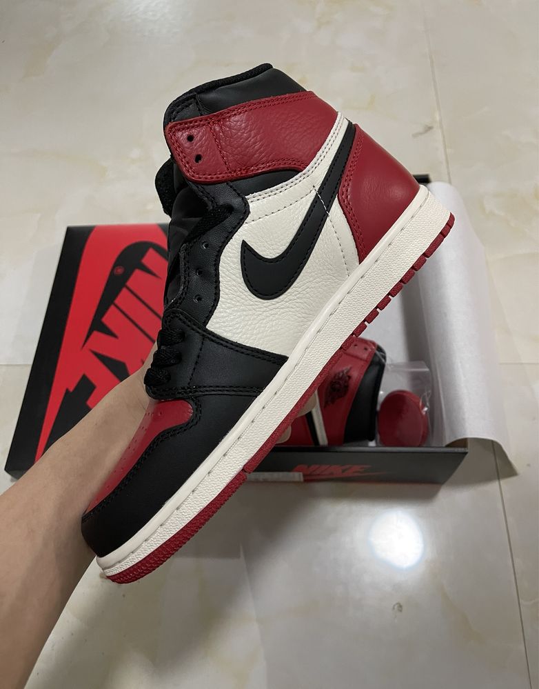 Air Jordan 1 Retro High Bred Toe
