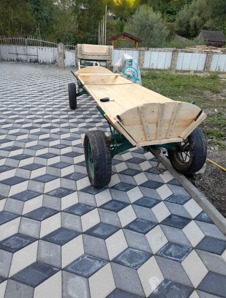 Vand caruță nouă (cu toate ustensilele pentru pădure)