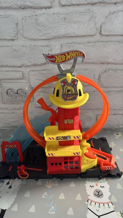 Hot Wheels®City Пожарна Super Loop Fire Station