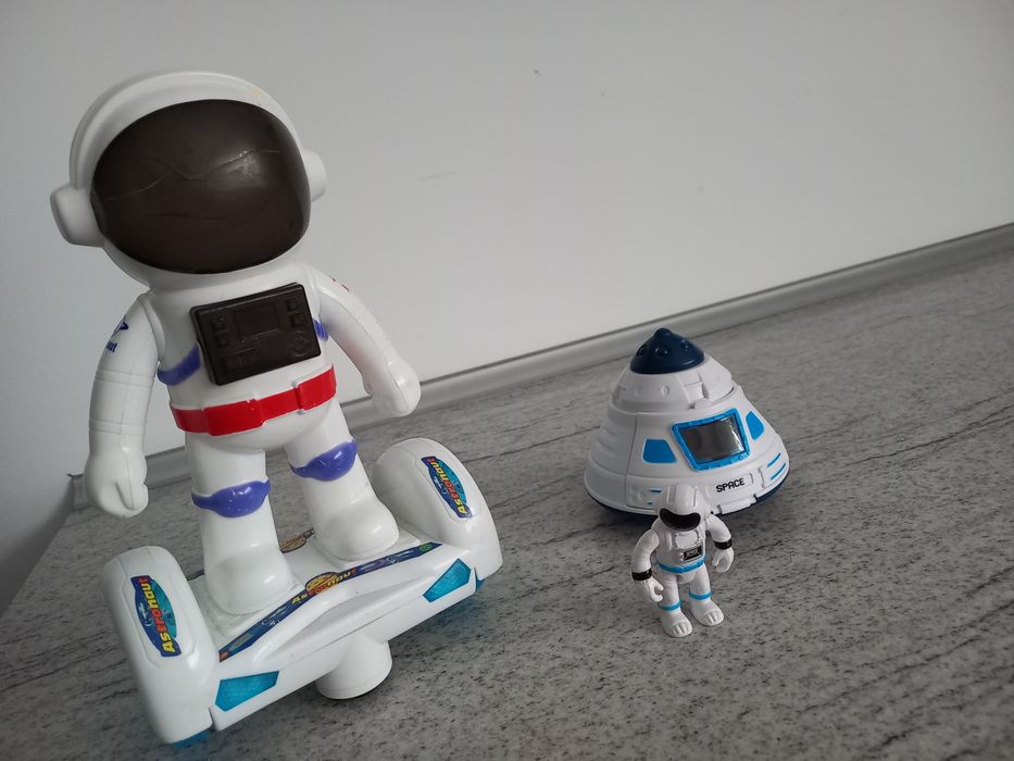 Set roboti si modul aselenizare - jucarii copii marca Noriel