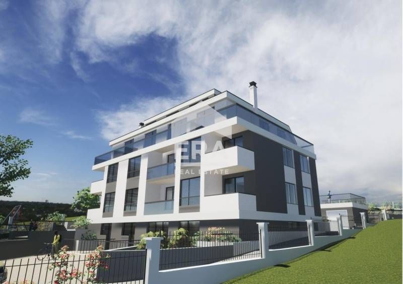 Тристаен апартамент с морска панорама за продажба в затворен комплекс
