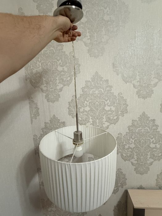 Продам люстру с абажуром