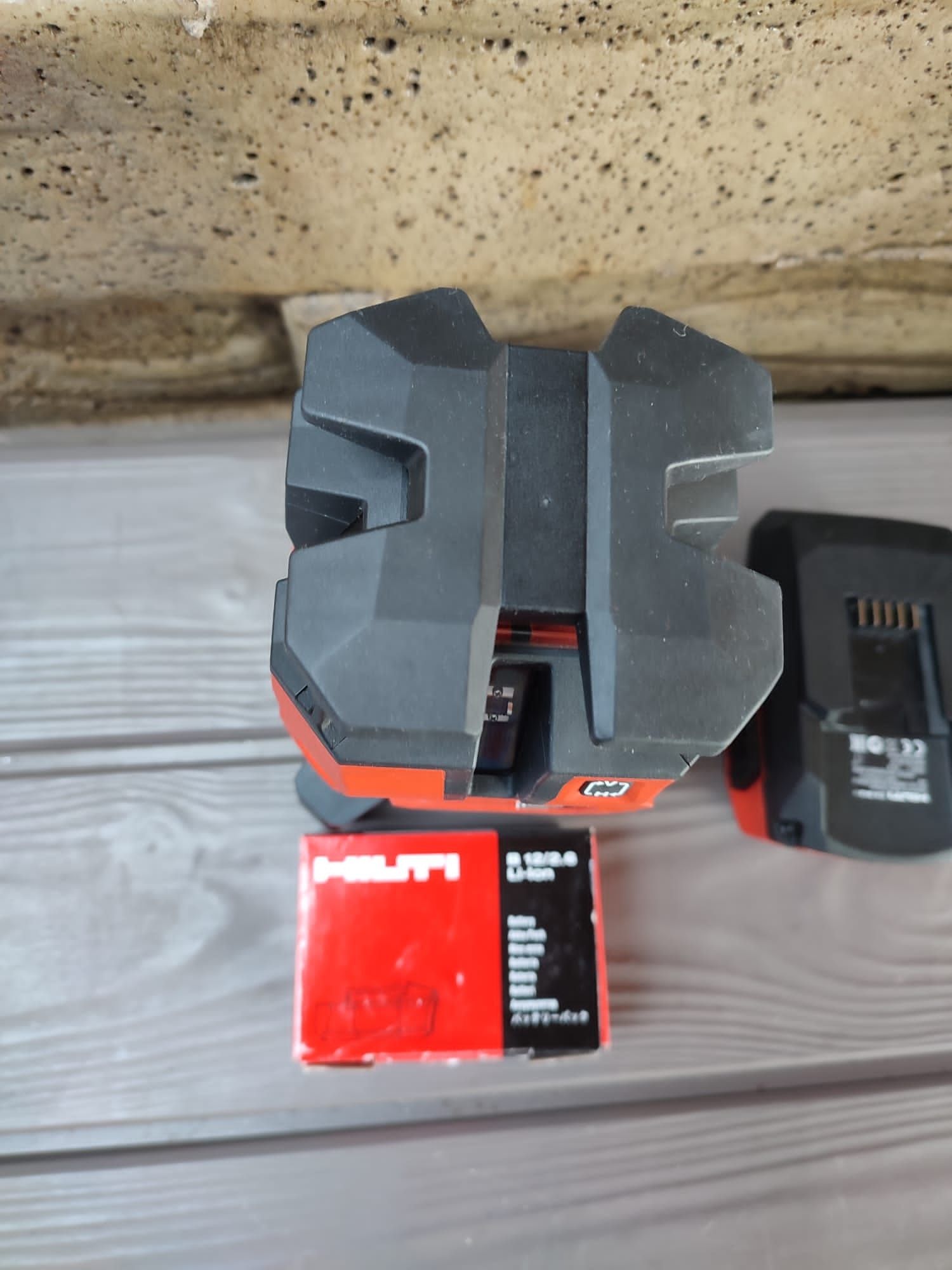 Hilti nivela cu linii verzi noua